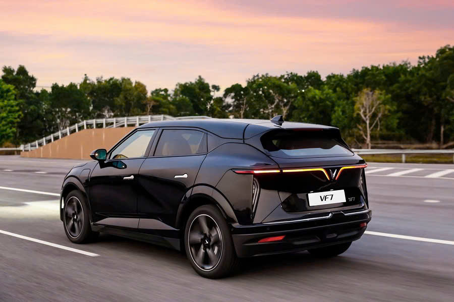 VinFast VF7
